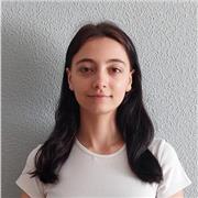 Apta para impartir clases desde niños hasta adultos, sin complejidad